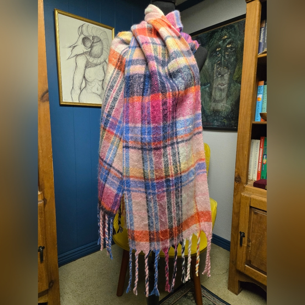 Super Cute Plaid Scarf - Picture 1 of 3